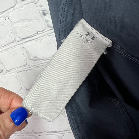 🏃♀️|•UNDER ARMOUR•| Grey Workout Running Leggings Size Small - Picture 4 of 4